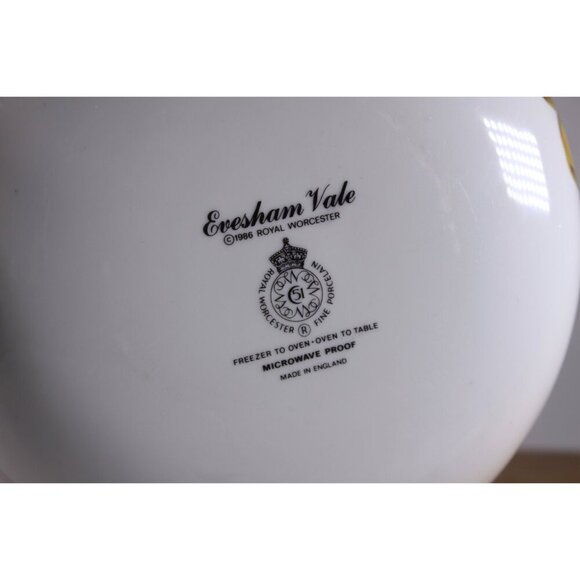 1986 English Royal Worcester Evesham Vale 8" round bowl, Freezer to Oven, Oven - Picture 9 of 10